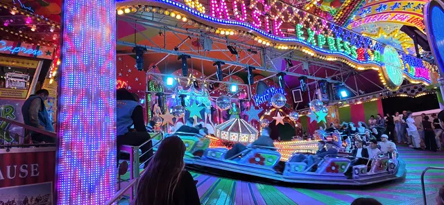 Bewegt werden/indirekte Bewegung im Fahrgeschäft auf dem großen Schützenfest Hannover