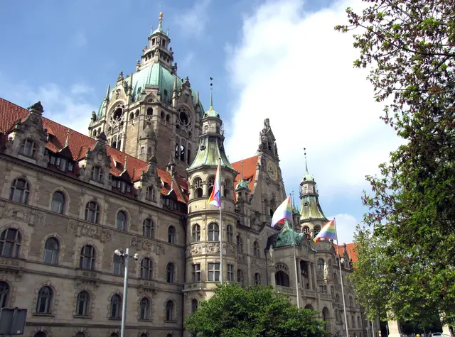 Doch dann wird es sportlich. Zunächst vor dem Neuen Rathaus. | Foto: Kurt Wolter