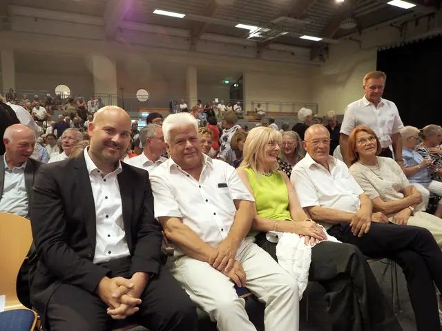 Auch der neue Bürgermeister von Wertingen Andi Seitz (ganz links im Bild) besuchte die Veranstaltung.