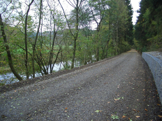 Der erste Trassenabschnitt der neuen Streckenführung auf der alten Bahntrasse zwischen Hatzfeld und Reddighausen steht kurz vor seiner Vollendung. 2010
