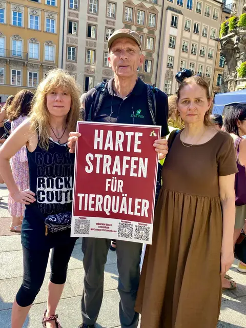 Von links nach rechts:
Silke Ruthenberg, Michael Krämer (Mitglied des Dachauer Seniorenbeirats), Dr. Susanne Wittmann (oberbayerische Bezirksrätin (bisher Tierschutzpartei, künftig Tierschutzallianz) | Foto: privat