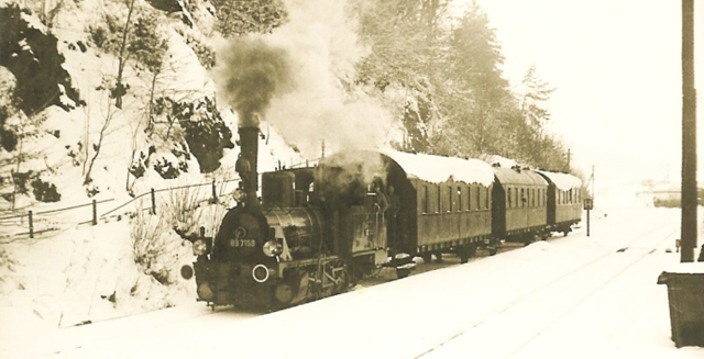 Lokomotivtyp: Preußische P 3 (zog die Sonder- und Einweihungszüge an diesem Tag)Anlass: Offizielle Streckeneröffnung der Oberen Edertalbahn auf dem Teilstück bis Hatzfeld - 15. / 17. November 1910 
