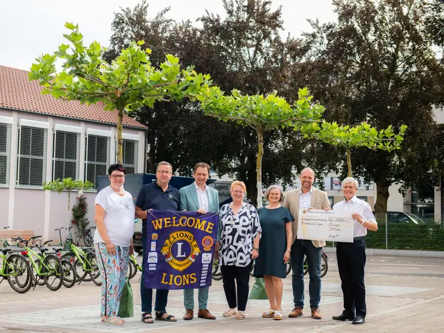 Von links: Tanja Gebhardt, Helmut Holland, Oberbürgermeister Frank Kunz, Martina Ott, Birgit Bannert, Manuel Stöckle und Bernd Brenner  | Foto: Jan Koenen - Stadt Dillingen 