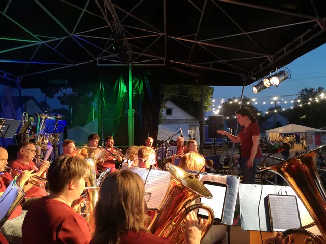 Zum Festauftakt am Freitagabend spielte die eigene Musikkapelle des Musikverein Großaitingen unter Leitung von Dirigentin Franziska Beyerlein