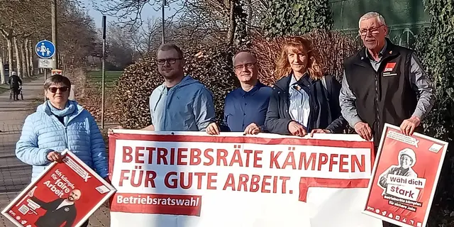 v.l.: Pressy Cascales (stellv. DGB Kreisvorsitzende), Charlie Pawlowsli (Betriebsratsvorsitzender Miele Werk Lehrte), Michael Merten (Sprecher der ver.di-Vertrauensleute der ALDI Regionalgesellschaft Lehrte/Sievershausen),  Kerstin Holz (Betriebsratsvorsitzende von Hellmann Worldwide Logistics am Standort Lehrte), Reinhard Nold (DGB Kreisvorsitzender und Vorsitzender des ver.di Ortsvereins Lehrte/Sehnde).  | Foto: DGB 