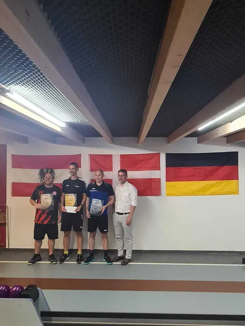 Gewinner bei den Männern von links:
Dominik Seebach (3.Platz), Roman Gerdenitsch (1.Platz), Stephan Drexler (2.Platz), 1. Bürgermeister Josef Dussmann.