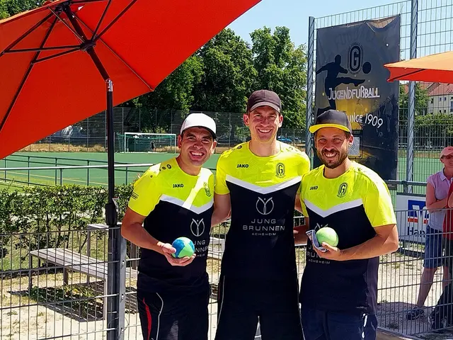 Sie spielten das Showmatch: Markus, Christoph (Abteilungsleiter) und Jakob | Foto: Jürgen Taryne