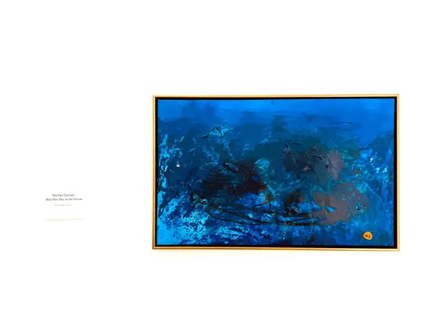 Auch "Blau"  das Werk des Mülheimer Künstlers Manfred Dahmen "Blau, blau blüht der Enzian"