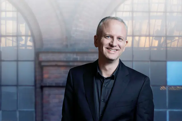 Das Foto zeigt Chorleiter Nicolas Fink.
Foto: WDR/Ben Knabe
