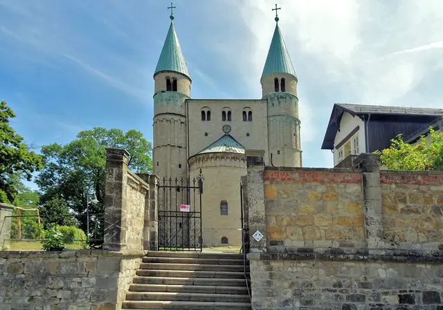 Blick vom Westen auf die Stiftskirche