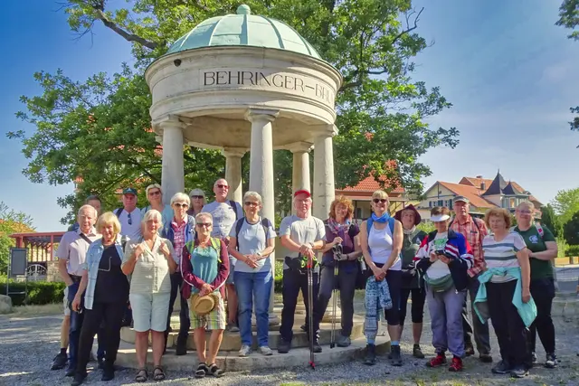 Gruppenbild vor dem Behringer Brunnen