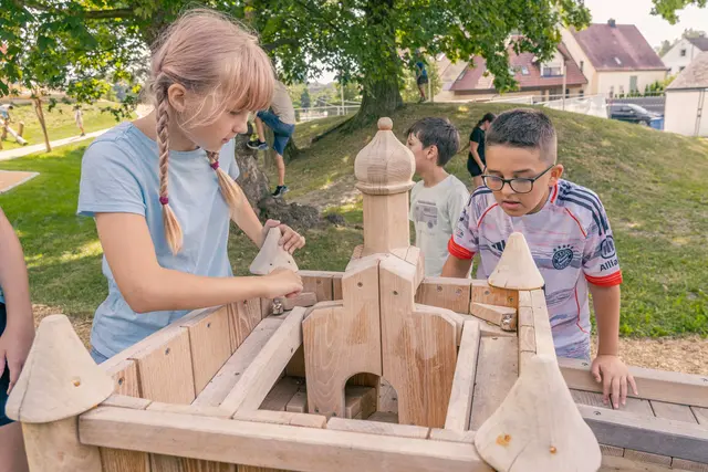 Liebevoll gestaltet – die Murmelbahn lädt alle Kinder zum Spielen und Träumen ein. | Foto: Mira Hörter