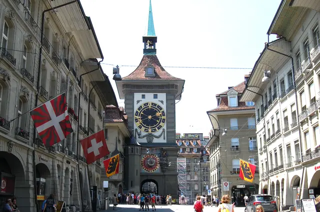 In Bern am mittelalterlichen Stadt- und Wehrturm aus dem 12. Jahrhundert gibt es eine 500 Jahre alte Uhr. 

 | Foto: Kurt Wolter