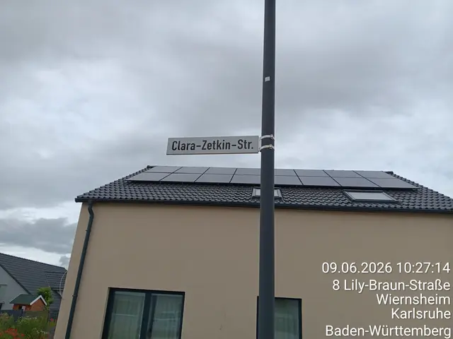 Foto: Michael Feuster
Straßennamensschild in Wiernsheim-Serres
