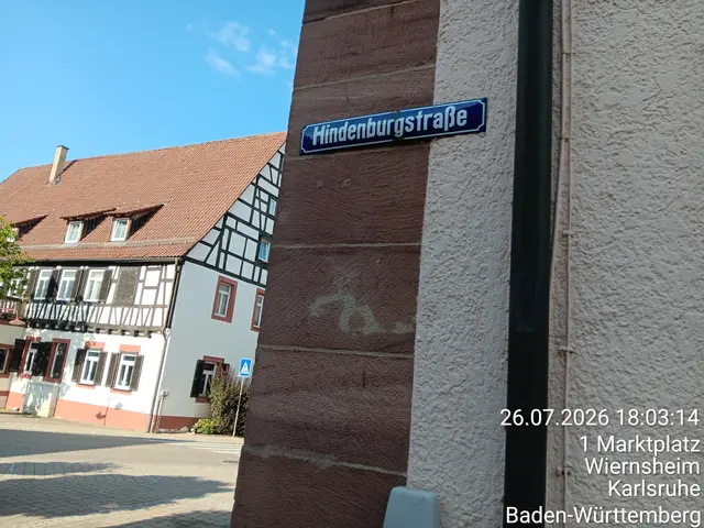 Foto: Michael Feuster
Straßennamensschild am Rathaus Wiernsheim