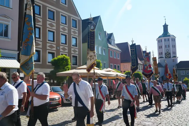 Der Festumzug zum Auweg startet am 7. August gegen 16 Uhr. | Foto: Michael Lindner/ Stadt Günzburg