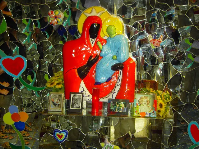 
Schwarze Madonna im Inneren
der Kapelle der Mäßigkeit 