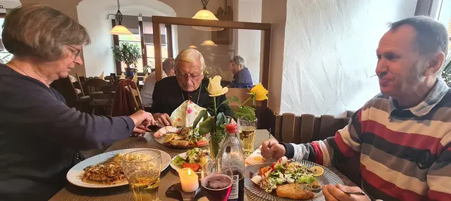 Georg Biggel mit S. E. Bischof emer. Dr. Walter Mixa und Monika Sohler