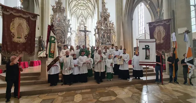 … zum Gruppenfoto