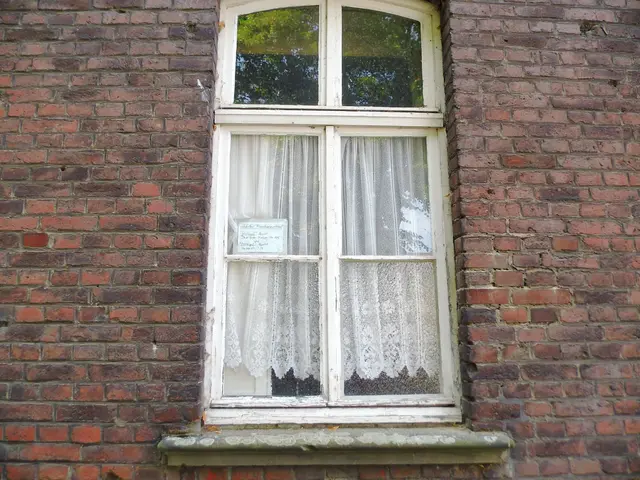 Fenster im Gaststätte Haus der Wacholder Brennerei | Foto: Siegmund Walter, 02.08.2026, 15:08 Uhr