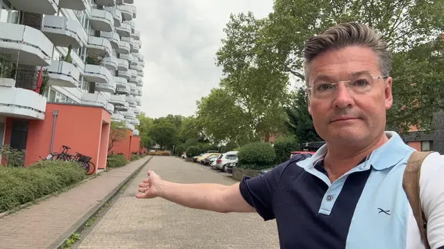 Abgeschleppt in der Urlaubszeit. Bezirksvertreter Torsten Ilg KSG kritisiert Vorgehen der Stadt in Zollstock.  | Foto: Kölner StadtGesellschaft Frei von Rechten Dritter