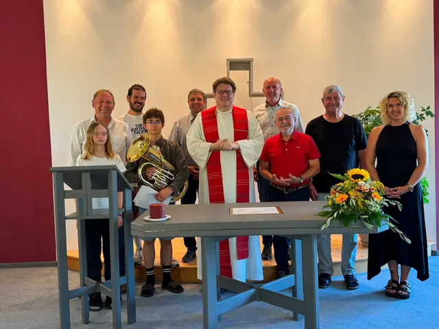 Mit einem Gottesdienst verabschiedeten Aufsichtsrat, Vorstand und Verwaltungsmitglieder Pater Steffen Brühl