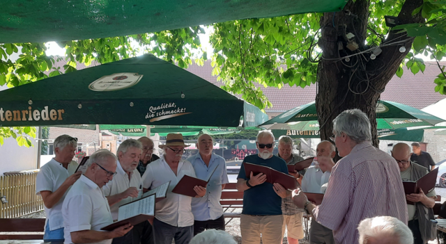 Unterhaltung bei der Brotzeit | Foto: Regina Seitz