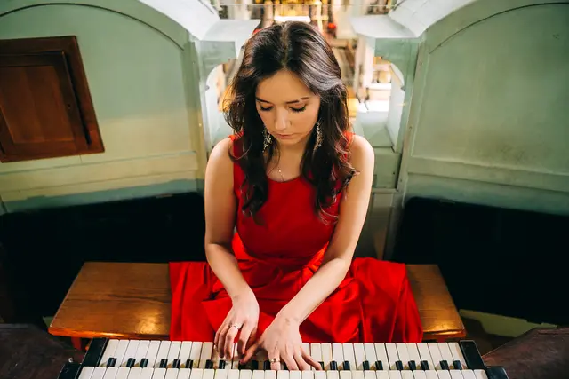 Olga Zhukova ist musikalischer Gast beim nächsten Sommerlichen Orgelkonzert in der Hamborner Friedenskirche.
Foto: Viktoria Kalinin
