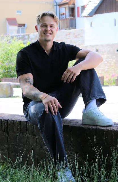 Gesundheitswirt Joshua Mayerle ist seit Anfang Mai als Quartiersmanager im Quartiersbüro der Sozialen Stadt Lauingen tätig
