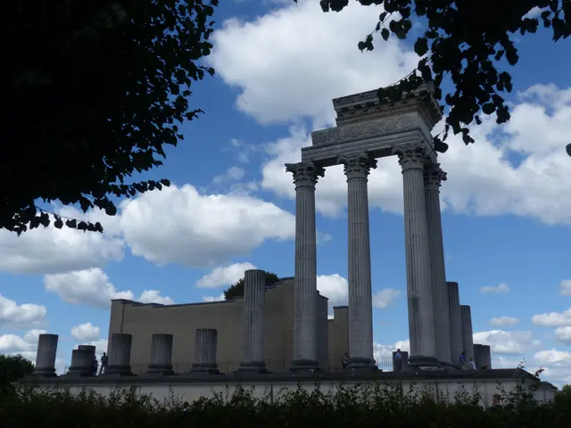 
Hafentempel 
(teilrekonstruiert)
Anhand des im Fundament verbauten Holzes 
konnte die Anlage in das 2. Jh. n. Chr. datiert werden. 