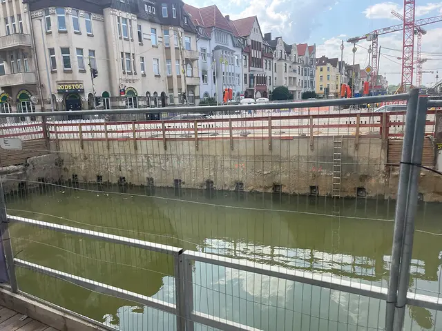 Grundwasser hat ein Baudock in Döhren geflutet