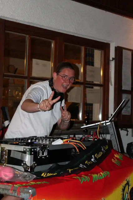 DJane Anni heizte dem Publikum musikalisch ein!