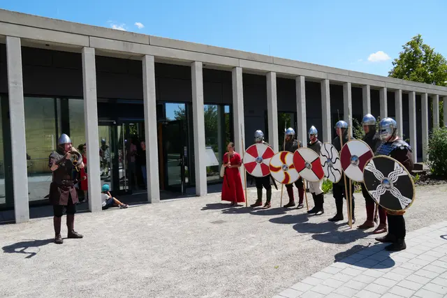 Die ersten „Ritterlichen Spiele zu Königsbrunn“ wurden feierlich vom 1. Bürgermeister Franz Feigl eröffnet.
 | Foto: Denise Hartmann