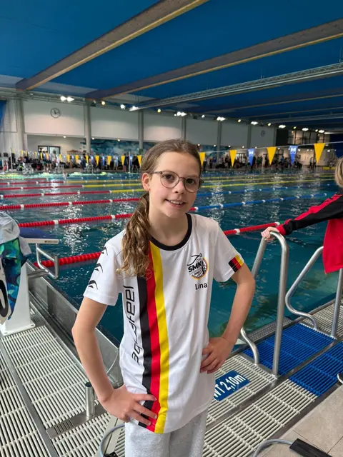 Erstmals in den Bundesfarben: Mit Lina Wittbold war eine weitere Schwimmerin des Lehrter SV unter Deutschlands Besten vertreten.  | Foto: Verein