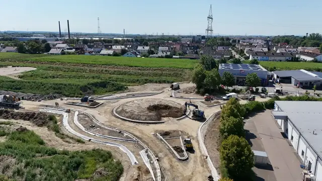 Anhand der Luftaufnahme kann man die Größe des neuen Kreisverkehrs gut erkennen. | Foto:  Steffi Brand