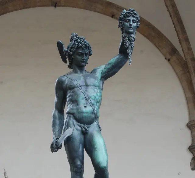 Diese wurde allerdings zuvor vom Gott Posaidon vergewaltigt. Deswegen verlieh ihr die erzürnte Göttin Athene die Fähigkeiten eines mehrköpfigen Unwesens, die jeden, deren Blick ihn traf, augenblicklich zu Stein verwandelt hat. Doch Perseus war geschickt. Er ließ sich einfach nicht angucken. | Foto: Kurt Wolter