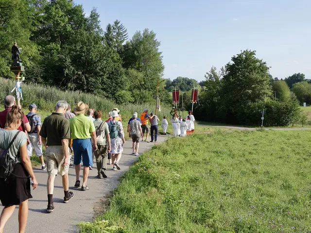 Rund 50 Wallfahrerinnen und Wallfahrer beteiligten sich an der Fußwallfahrt 2026.  | Foto: Achim Lüders