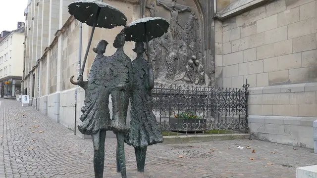 Nicole - 1 Punkt - Frauen mit Schirm von Heinz Tobolla