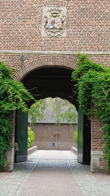 Schlosstor zum Schlossgelände Schloss Arcen | Foto: Siegmund Walter, 07.08.2026