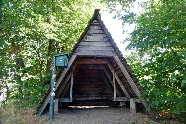 Schutzhütte Habichtstein oberhalb der Verlobungsurne