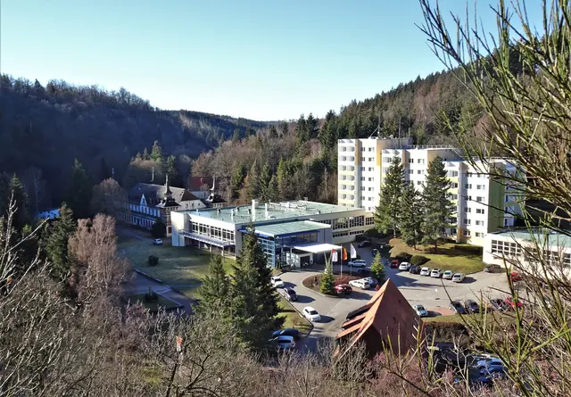 Moradahotel Alexisbad vom Friedens Denkmal aufgenommen