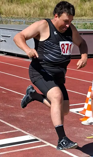 SG-Handicap Nördlingen Athlet Alex Schön beim Weitsprung | Foto: Andeas Eder