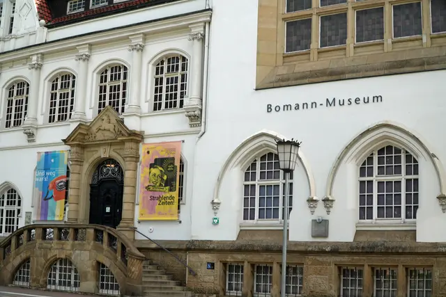 Das Bomann Museum ist ein Museum, das u.a. über die niedersächsische Geschichte und Kultur berichtet. Die Ausstellungen wechseln immer mal wieder.