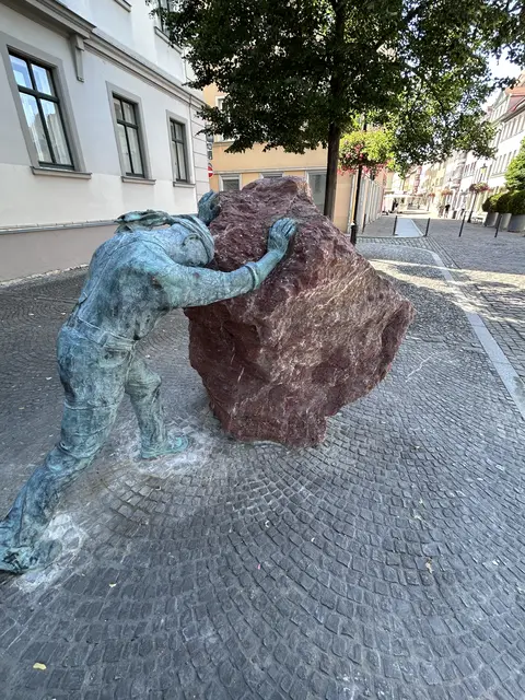 Ich war einige Tage später noch einmal vor Ort, um Details zu fotografieren und bewunderte die Präzision der Ausführung.