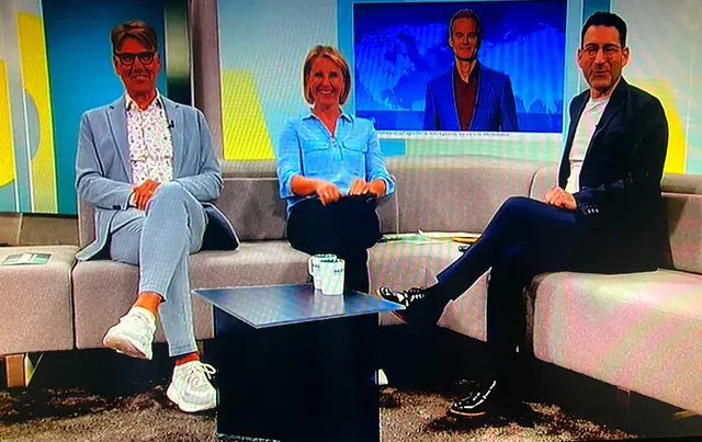 Heute früh war er auch beim Morgenmagazin dabei.
V.L. Peter Großmann, Susan Link, Thorsten Schröder, Till Nassif