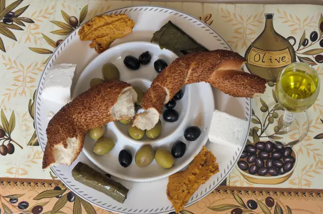 Bei diesem mediterranen Teller vermisst man keine Butter.