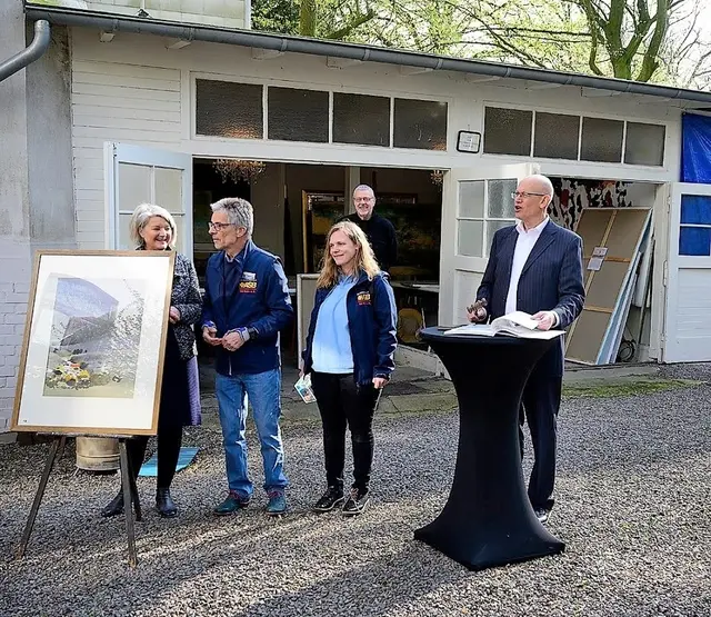 „Zum Ersten… zum Zweiten… zum Dritten!“ Benefiz-Versteigerung von Kunstwerken für das Projekt "Wünschewagen" hier in der Villa Artis mit einem Originalgemälde von Grete Just-Heinzerling