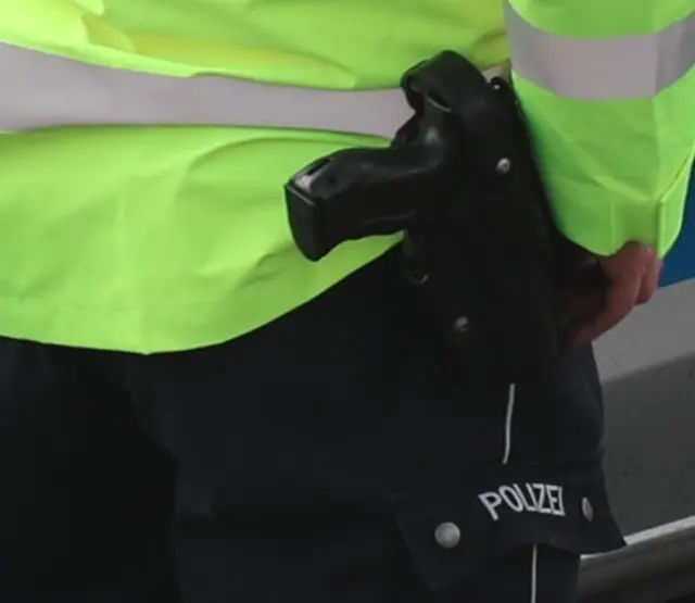 Bild Schepers / Text Polizei Wesel / Festnahmen nach Überfällen - Polizei nimmt zwei Männer vorläufig fest