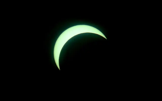 Das Licht von der Sonne braucht acht Minuten bis zum Mond. Vom Mond zur Erde eine Sekunde. Ein ordentliches Tempo.  | Foto: Christel Wolter