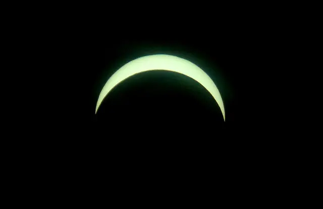 Nach 53 Minuten ist der Höhepunkt erreicht. Nur 14 Prozent lässt der Mond von der Sonne übrig. | Foto: Christel Wolter